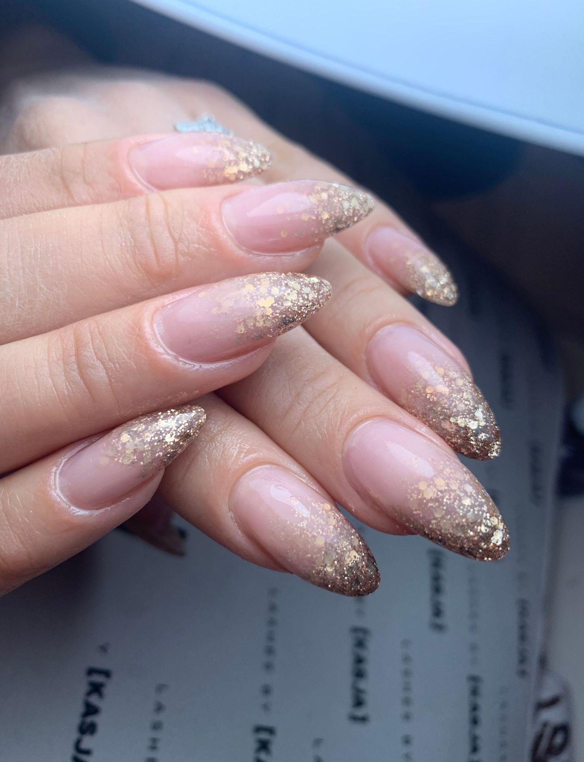 Negler med glitter
