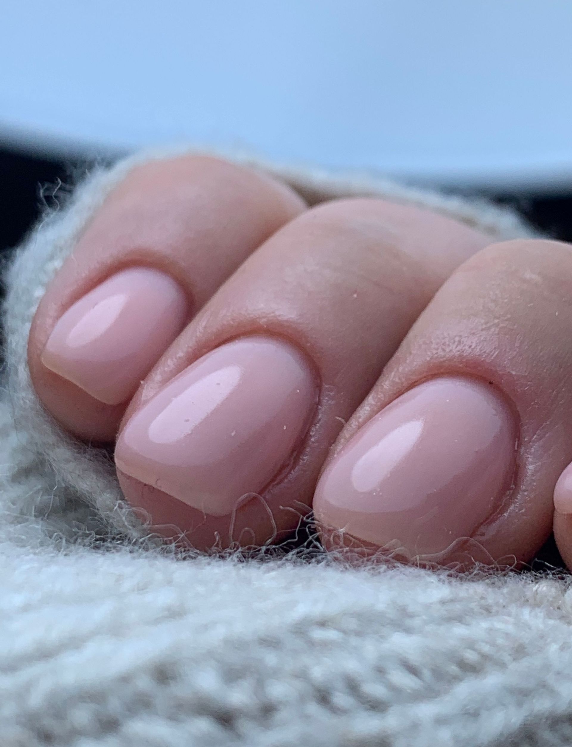 Negler i naturlig look